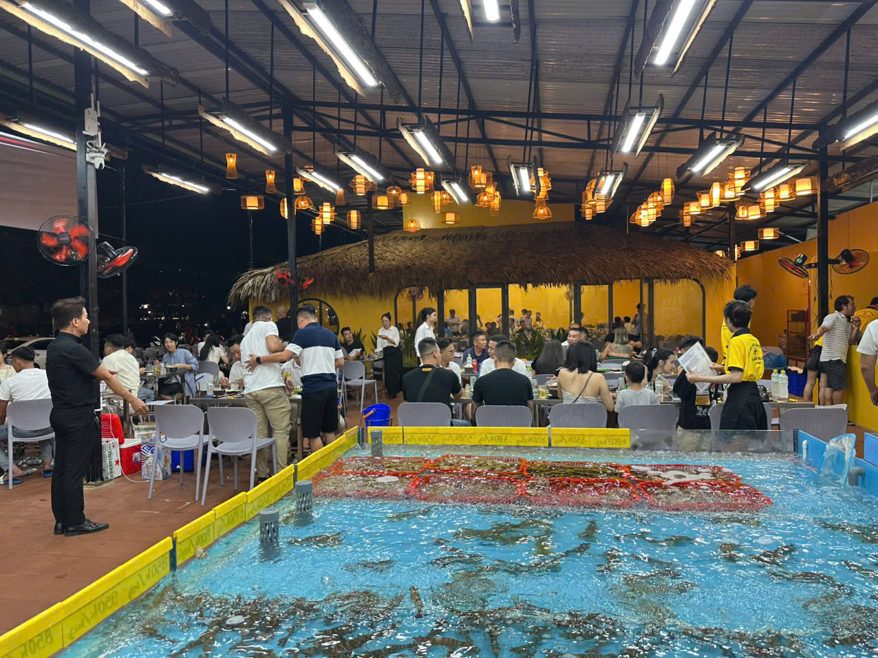 KIM SEAFOOD WARMLY WELCOMES OUR FIRST GUESTS!