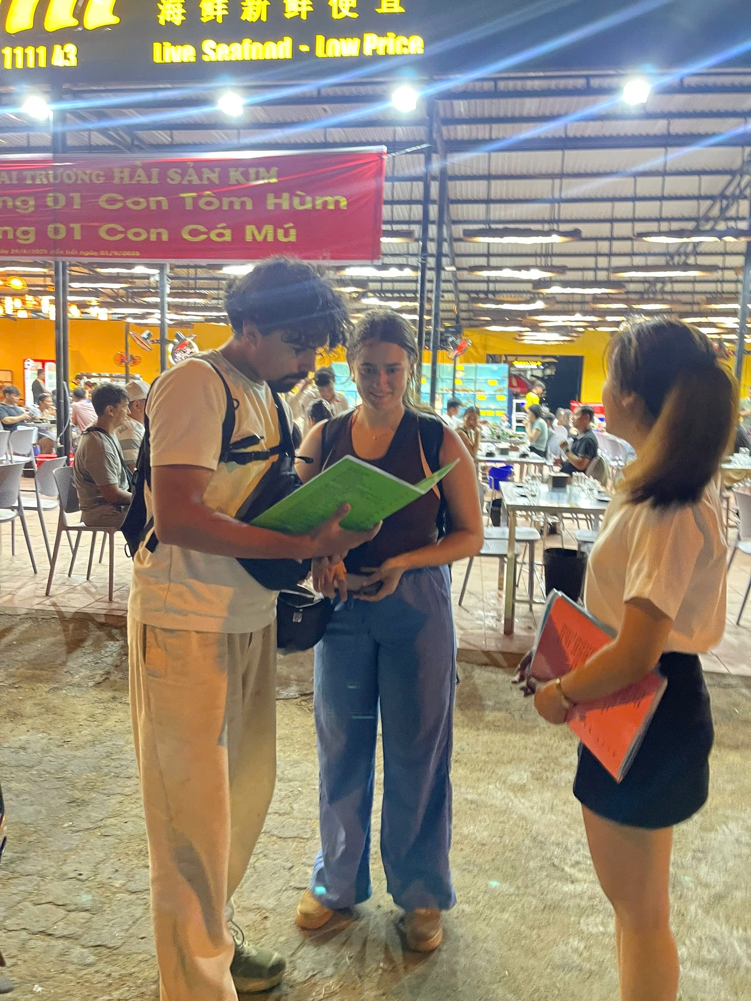 LATE-NIGHT DINING, FULL HOUSE—KIM SEAFOOD IS ON FIRE!